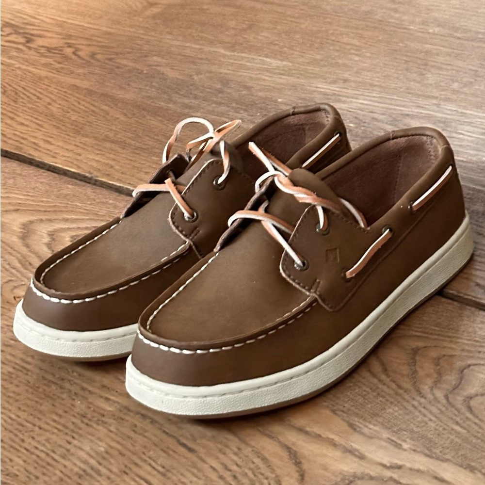 NWOT. Sperry Brown Leather Kids Boat Shoes Size 5M